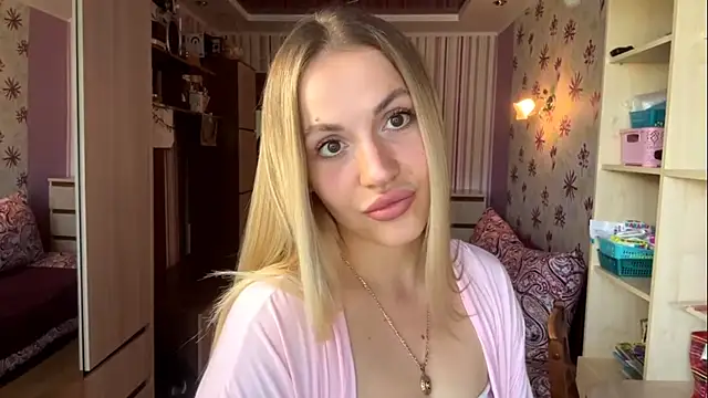 Snapshot of CelineBetzel chatting on 08/03/26, 06:45 CelineBetzel online show from 08/03/26, 06:45