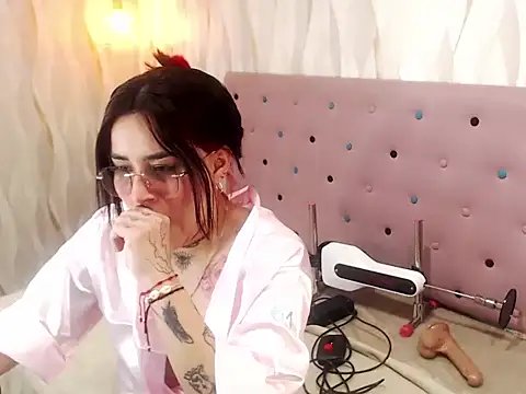 NixieXlove online show from 08/05/26, 02:20
