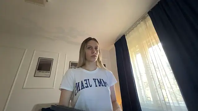 Snapshot of CherryRoseLove_ chatting on 08/04/26, 01:03 CherryRoseLove online show from 08/04/26, 01:03