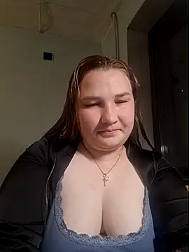 Jullia000 online show from 08/02/26, 09:13