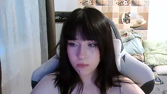 Snapshot of EvaHurt chatting on 08/06/26, 04:42 EvaHurt online show from 08/06/26, 04:42