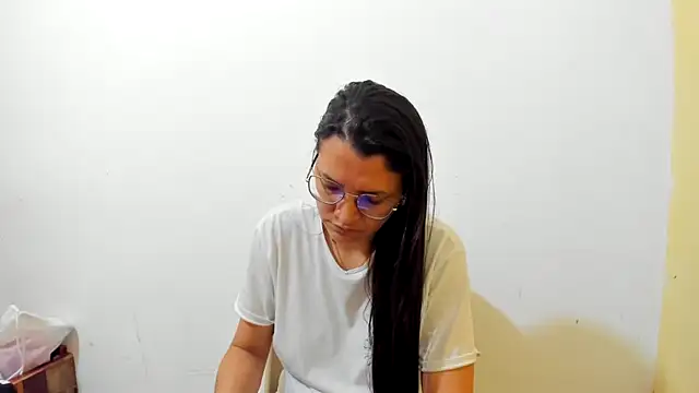 MARILYN GARCIA online show from 10/13/25, 01:33