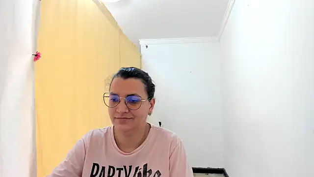 MARILYN GARCIA online show from 10/25/25, 03:18