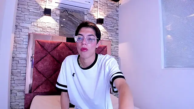 LianFerrer1 online show from 08/06/26, 11:34