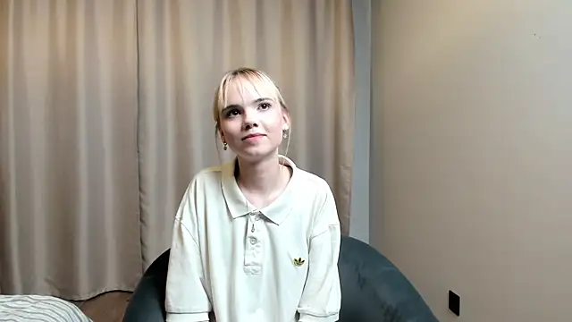 Snapshot of SauVitale chatting on 08/06/26, 05:37 SauVitale online show from 08/06/26, 05:37