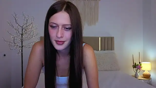 Snapshot of Natural_beauty_ chatting on 08/07/26, 08:55 Natural beauty online show from 08/07/26, 08:55