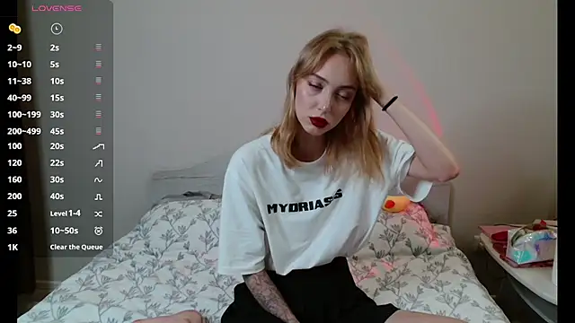 Snapshot of IvoryDoll chatting on 08/09/26, 04:12 IvoryDoll online show from 08/09/26, 04:12