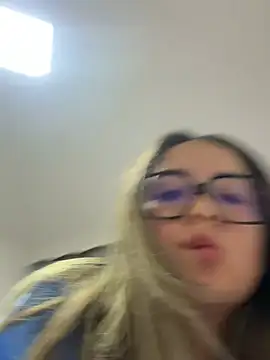 Snapshot of CAMMILEE chatting on 08/10/26, 03:43 CAMMILEE online show from 08/10/26, 03:43