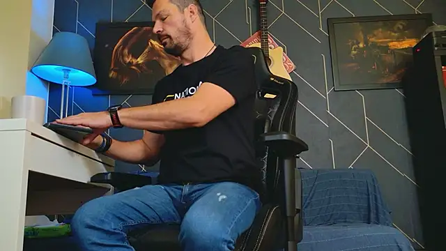 ChrisKox online show from 10/14/25, 06:25