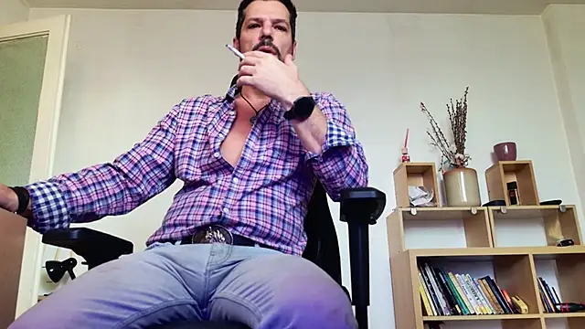 Snapshot of ChrisKox chatting on 04/18/26, 04:38 ChrisKox online show from 04/18/26, 04:38
