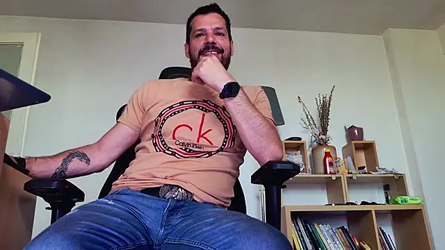 Snapshot of ChrisKox chatting on 05/27/26, 03:47 ChrisKox online show from 05/27/26, 03:47