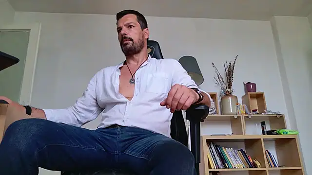 Snapshot of ChrisKox chatting on 06/01/26, 07:43 ChrisKox online show from 06/01/26, 07:43
