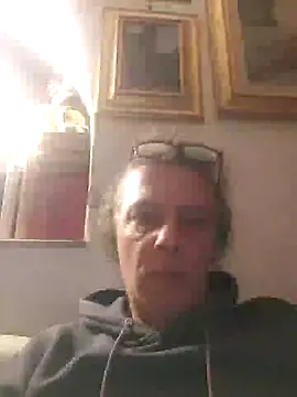 Snapshot of gianlux128bis chatting on 12/18/24, 08:57 gianlux128bis online show from 12/18/24, 08:57