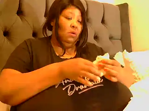 Snapshot of nancy111 chatting on 10/26/25, 02:45 nancy111 online show from 10/26/25, 02:45