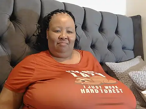 Snapshot of nancy111 chatting on 12/01/25, 02:11 nancy111 online show from 12/01/25, 02:11