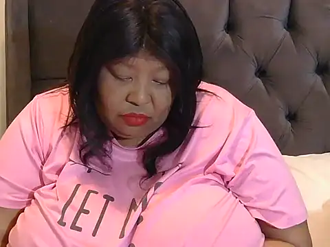 Snapshot of nancy111 chatting on 02/24/26, 01:25 nancy111 online show from 02/24/26, 01:25