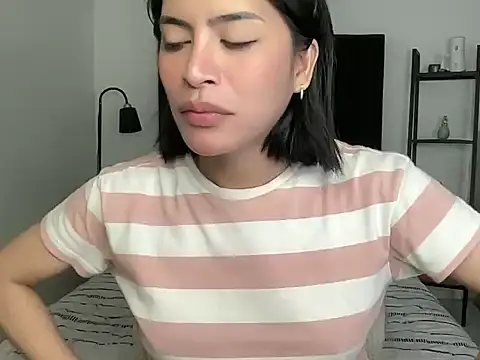 your bianca69 online show from 10/28/25, 05:44