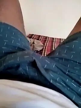 Snapshot of mikki1355 chatting on 03/21/25, 10:39 mikki1355 online show from 03/21/25, 10:39