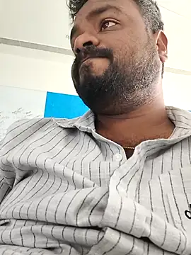 Snapshot of mikki1355 chatting on 02/15/26, 06:10 mikki1355 online show from 02/15/26, 06:10