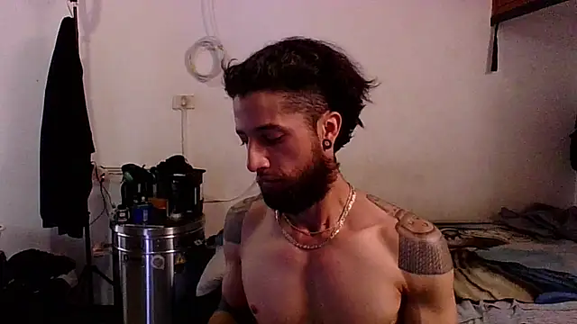 Snapshot of lucky_johanson chatting on 12/29/24, 08:26 lucky johanson online show from 12/29/24, 08:26