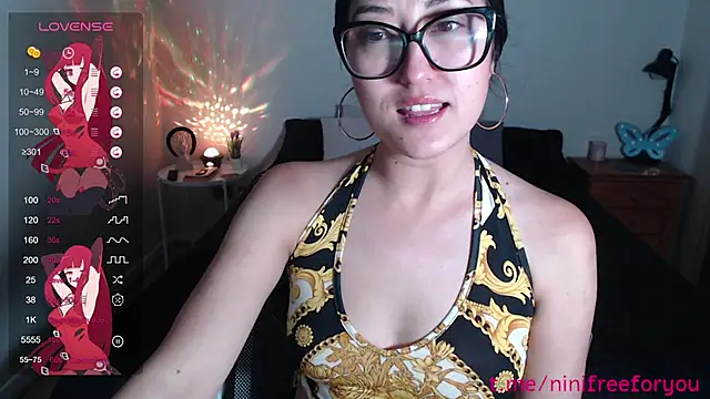 Snapshot of Ninimoon chatting on 11/24/25, 02:44 Ninimoon online show from 11/24/25, 02:44