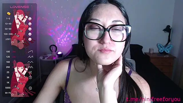 Snapshot of Ninimoon chatting on 12/04/25, 04:11 Ninimoon online show from 12/04/25, 04:11