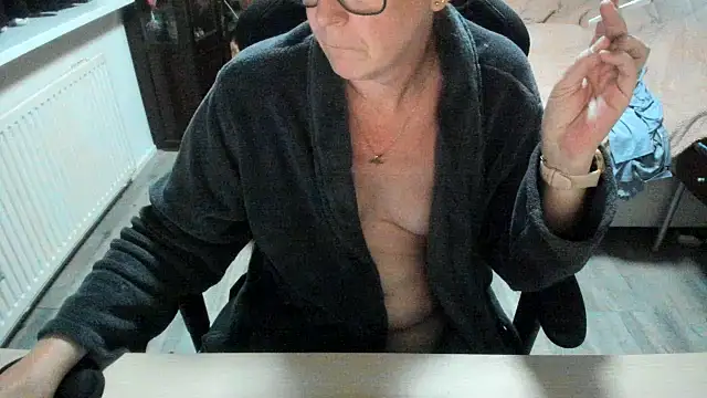 Snapshot of minoesje37 chatting on 11/03/25, 08:43 minoesje37 online show from 11/03/25, 08:43