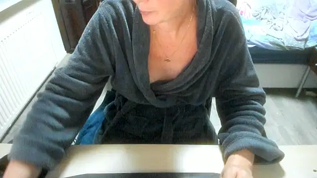 Snapshot of minoesje37 chatting on 11/17/25, 08:25 minoesje37 online show from 11/17/25, 08:25