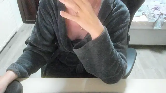 Snapshot of minoesje37 chatting on 01/05/26, 08:45 minoesje37 online show from 01/05/26, 08:45