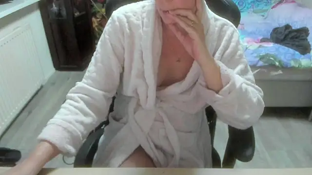 Snapshot of minoesje37 chatting on 01/12/26, 08:36 minoesje37 online show from 01/12/26, 08:36