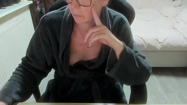 Snapshot of minoesje37 chatting on 02/18/26, 08:38 minoesje37 online show from 02/18/26, 08:38