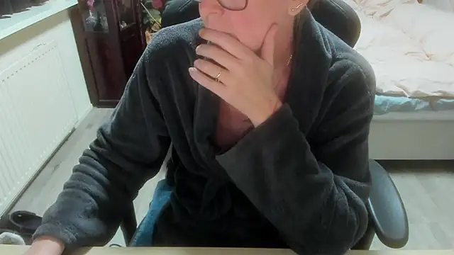 Snapshot of minoesje37 chatting on 02/23/26, 08:28 minoesje37 online show from 02/23/26, 08:28