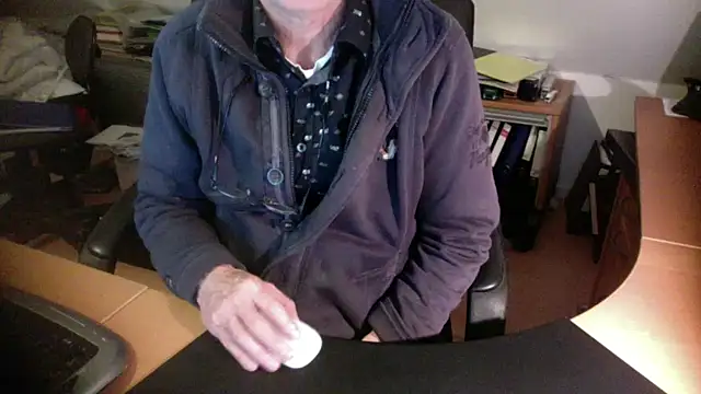 Snapshot of outlaw200 chatting on 12/01/24, 08:53 outlaw200 online show from 12/01/24, 08:53