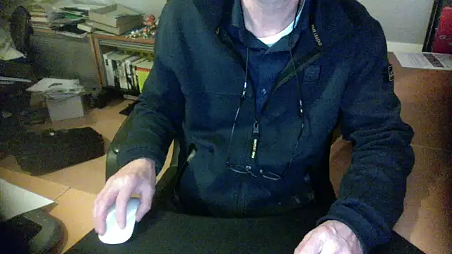 Snapshot of outlaw200 chatting on 12/02/24, 07:38 outlaw200 online show from 12/02/24, 07:38