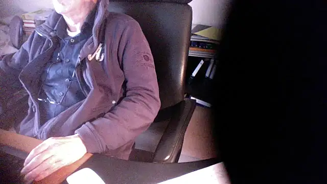 Snapshot of outlaw200 chatting on 12/03/24, 02:05 outlaw200 online show from 12/03/24, 02:05