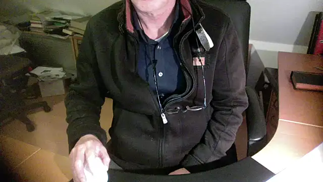 Snapshot of outlaw200 chatting on 12/19/24, 06:23 outlaw200 online show from 12/19/24, 06:23