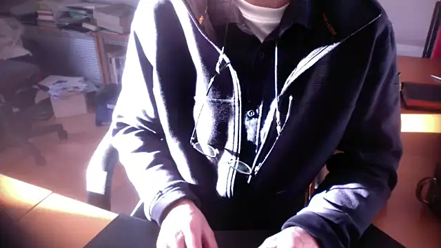 Snapshot of outlaw200 chatting on 12/20/24, 11:32 outlaw200 online show from 12/20/24, 11:32