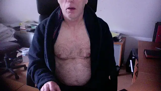 Snapshot of outlaw200 chatting on 12/21/24, 10:39 outlaw200 online show from 12/21/24, 10:39