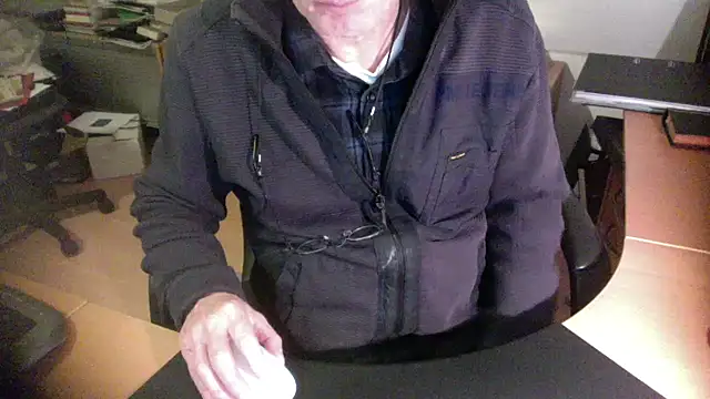 Snapshot of outlaw200 chatting on 12/23/24, 06:48 outlaw200 online show from 12/23/24, 06:48