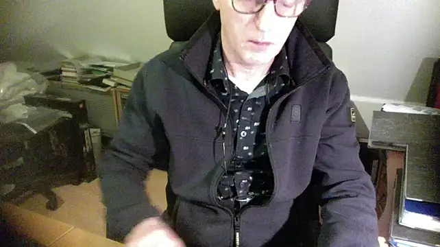 Snapshot of outlaw200 chatting on 01/11/25, 05:40 outlaw200 online show from 01/11/25, 05:40