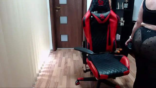 MissTroublle online show from 10/18/25, 12:28