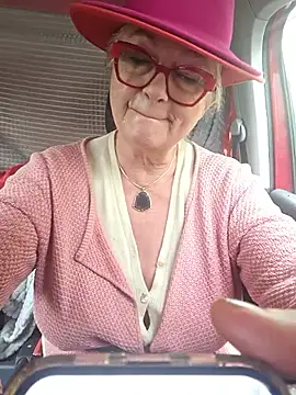 Snapshot of MucMilf59 chatting on 10/05/25, 01:20 MucMilf59 online show from 10/05/25, 01:20