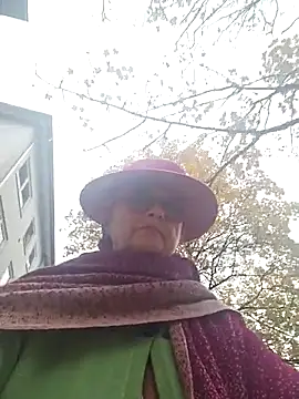 Snapshot of MucMilf59 chatting on 10/16/25, 09:54 MucMilf59 online show from 10/16/25, 09:54