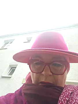 Snapshot of MucMilf59 chatting on 10/17/25, 09:45 MucMilf59 online show from 10/17/25, 09:45