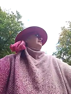 Snapshot of MucMilf59 chatting on 10/18/25, 10:05 MucMilf59 online show from 10/18/25, 10:05