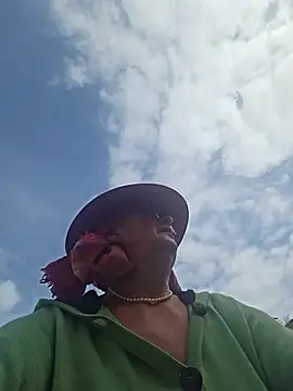 Snapshot of MucMilf59 chatting on 10/21/25, 09:43 MucMilf59 online show from 10/21/25, 09:43