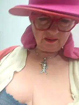 Snapshot of MucMilf59 chatting on 10/28/25, 10:41 MucMilf59 online show from 10/28/25, 10:41