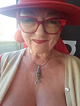 Snapshot of MucMilf59 chatting on 10/29/25, 10:17 MucMilf59 online show from 10/29/25, 10:17