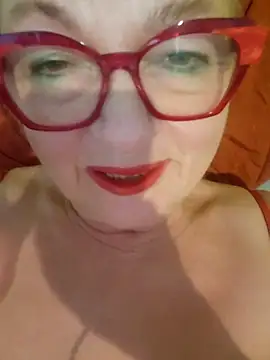 Snapshot of MucMilf59 chatting on 11/01/25, 11:18 MucMilf59 online show from 11/01/25, 11:18