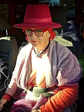 Snapshot of MucMilf59 chatting on 11/04/25, 08:02 MucMilf59 online show from 11/04/25, 08:02